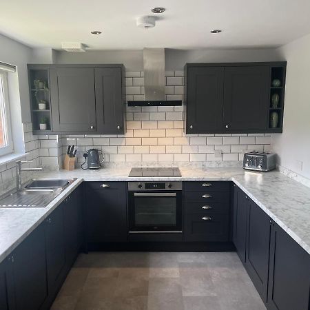 Flat Two, 212 Eaglesham Road, East Kilbride, グラスゴー エクステリア 写真
