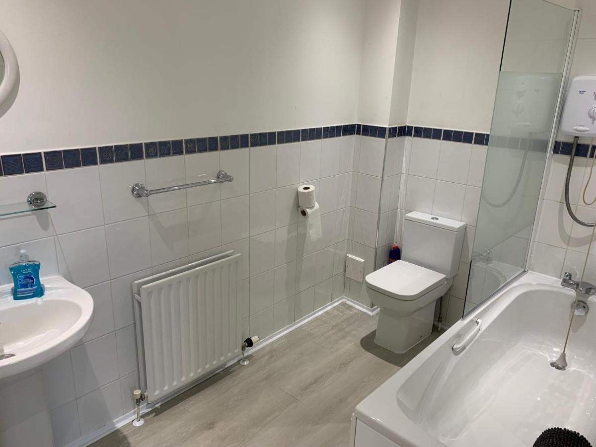 Flat Two, 212 Eaglesham Road, East Kilbride, グラスゴー エクステリア 写真