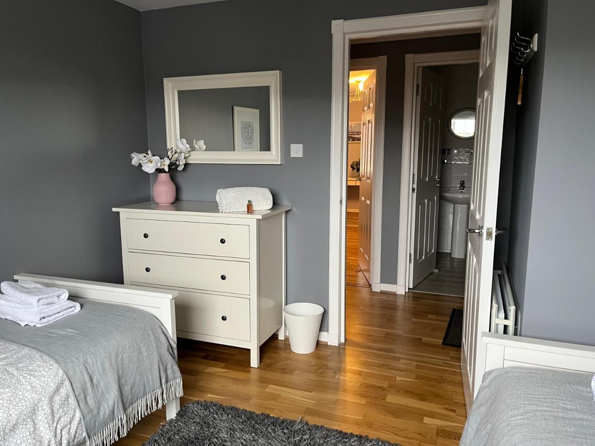 Flat Two, 212 Eaglesham Road, East Kilbride, グラスゴー エクステリア 写真