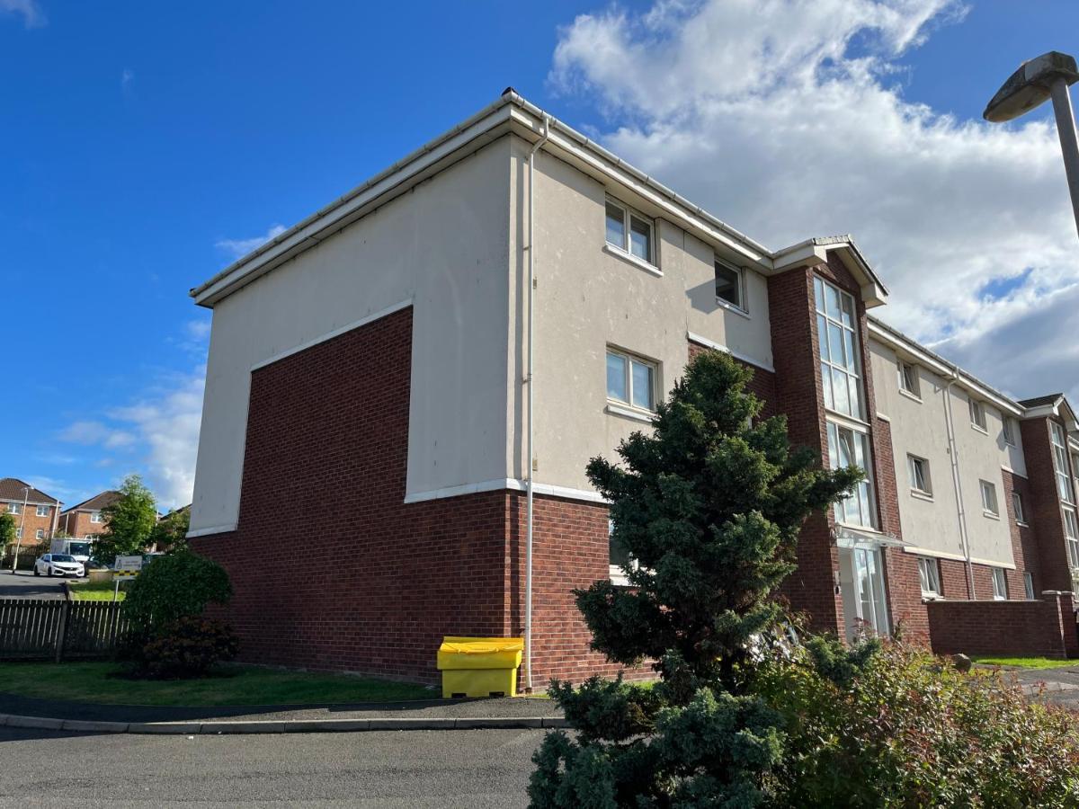 Flat Two, 212 Eaglesham Road, East Kilbride, グラスゴー エクステリア 写真