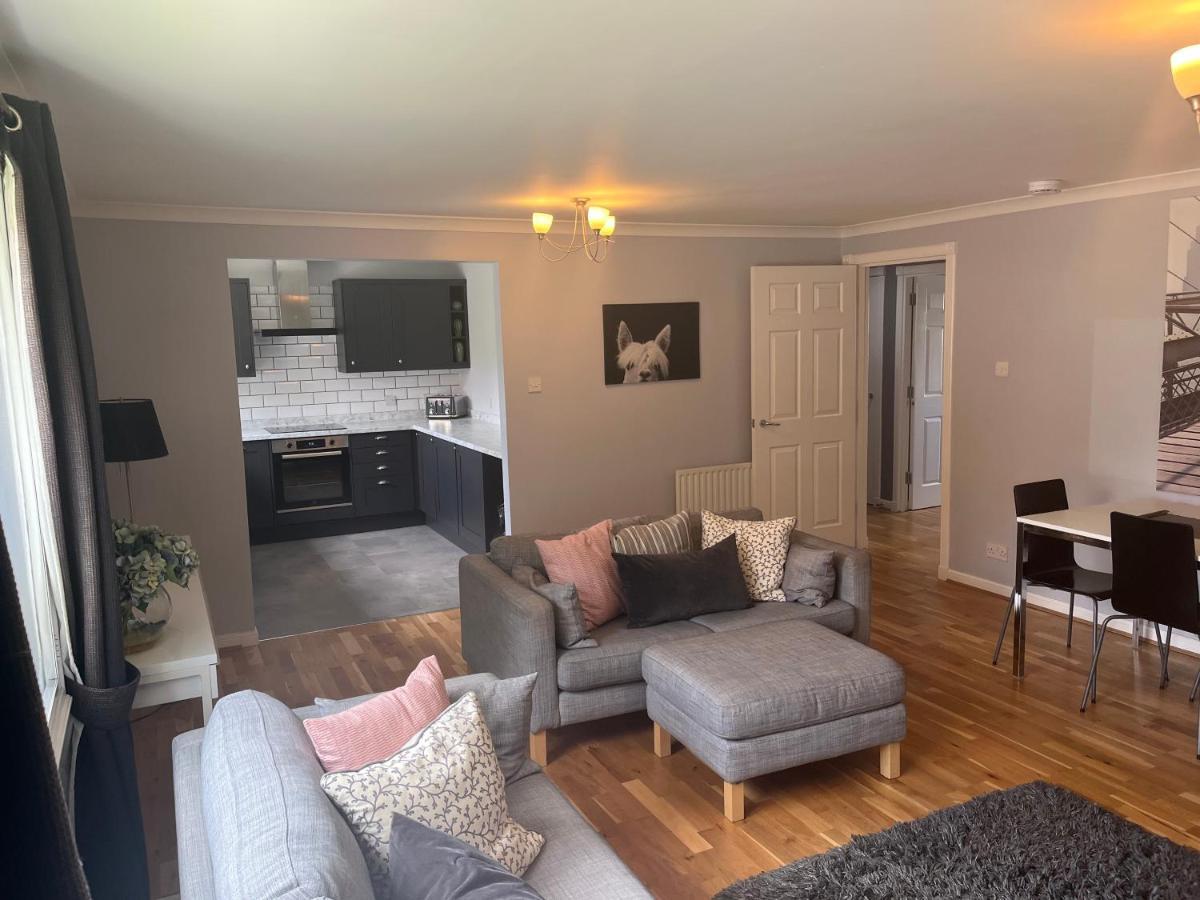 Flat Two, 212 Eaglesham Road, East Kilbride, グラスゴー エクステリア 写真
