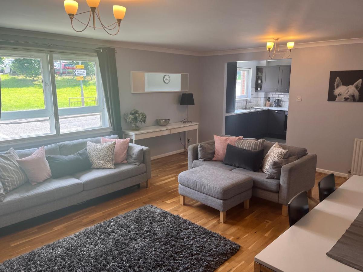 Flat Two, 212 Eaglesham Road, East Kilbride, グラスゴー エクステリア 写真