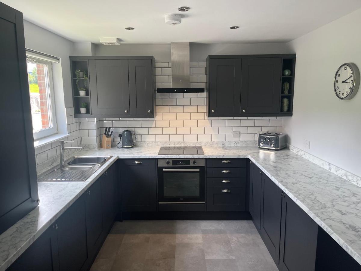Flat Two, 212 Eaglesham Road, East Kilbride, グラスゴー エクステリア 写真